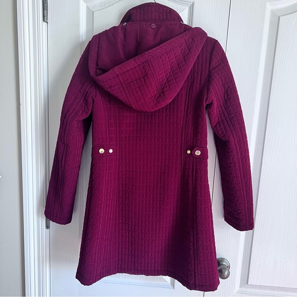 Gallery NWOT Quilted Burgundy Jacket with Gold Buttons embellishment Size S - Picture 2 of 11